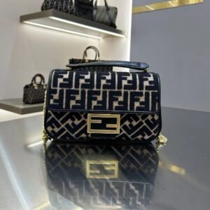 Design ‘BAGUETTE SMALL’ SHOULDER BAG - Dubai Fashion LUX
