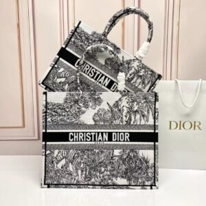 Design small | LARGE BOOK TOTE - Dubai Fashion LUX