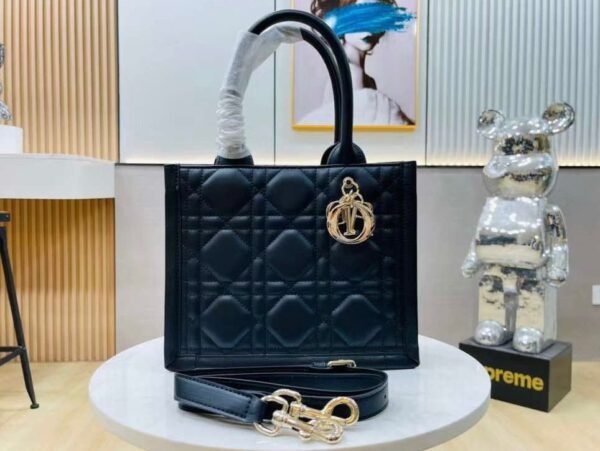 DIOR