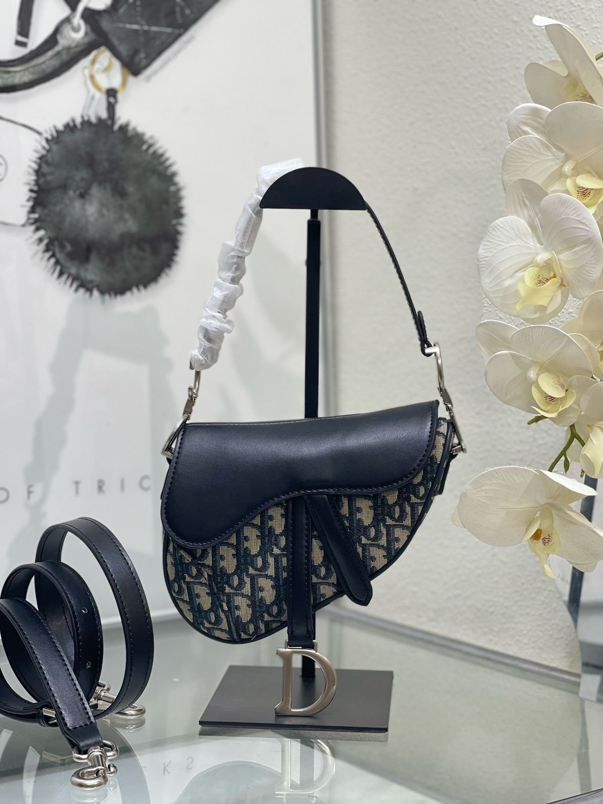 DIOR
