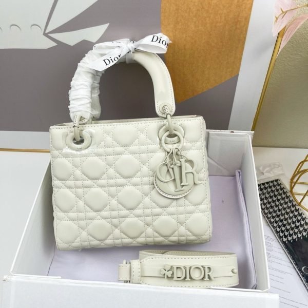 DIOR 20 CM