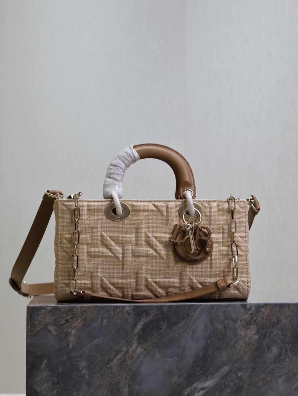 DIOR
