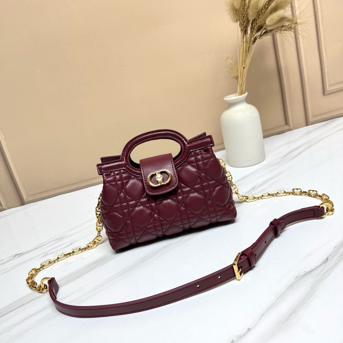 DIOR