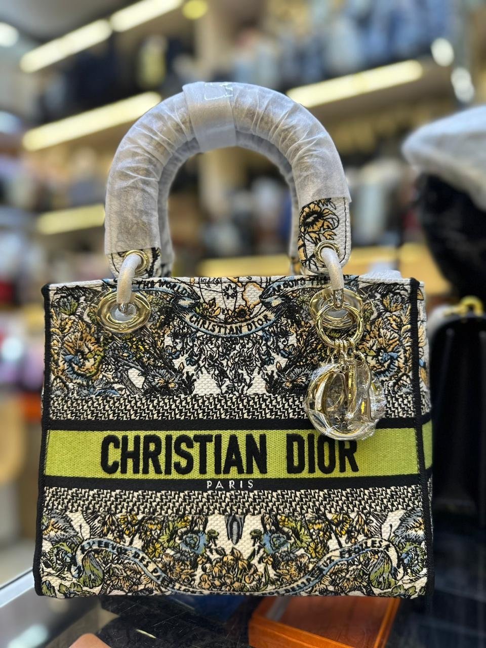 DIOR