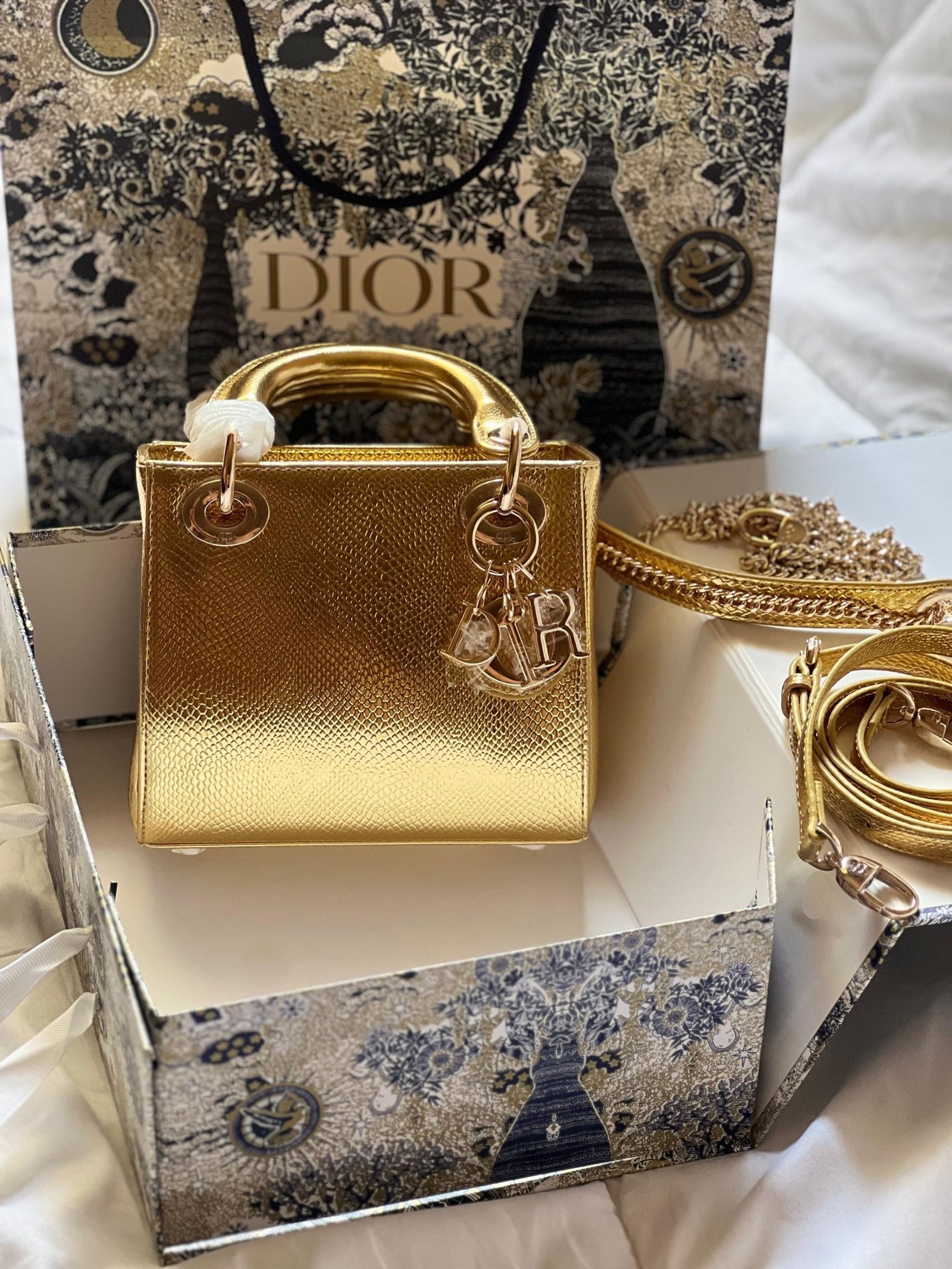 DIOR