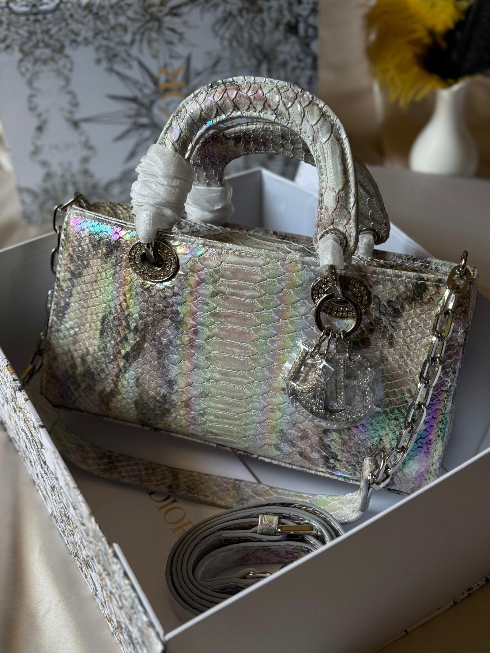 DIOR