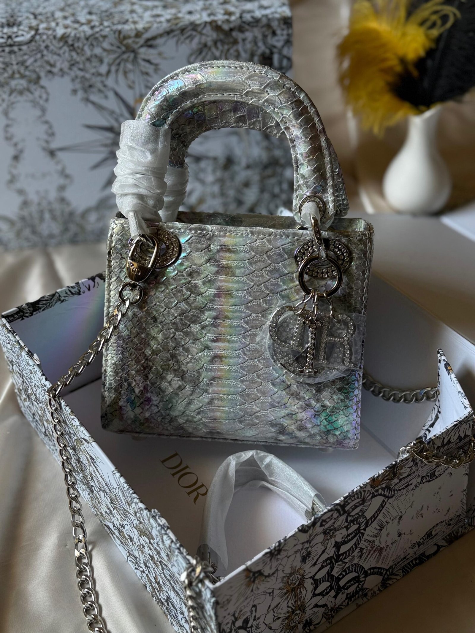 DIOR
