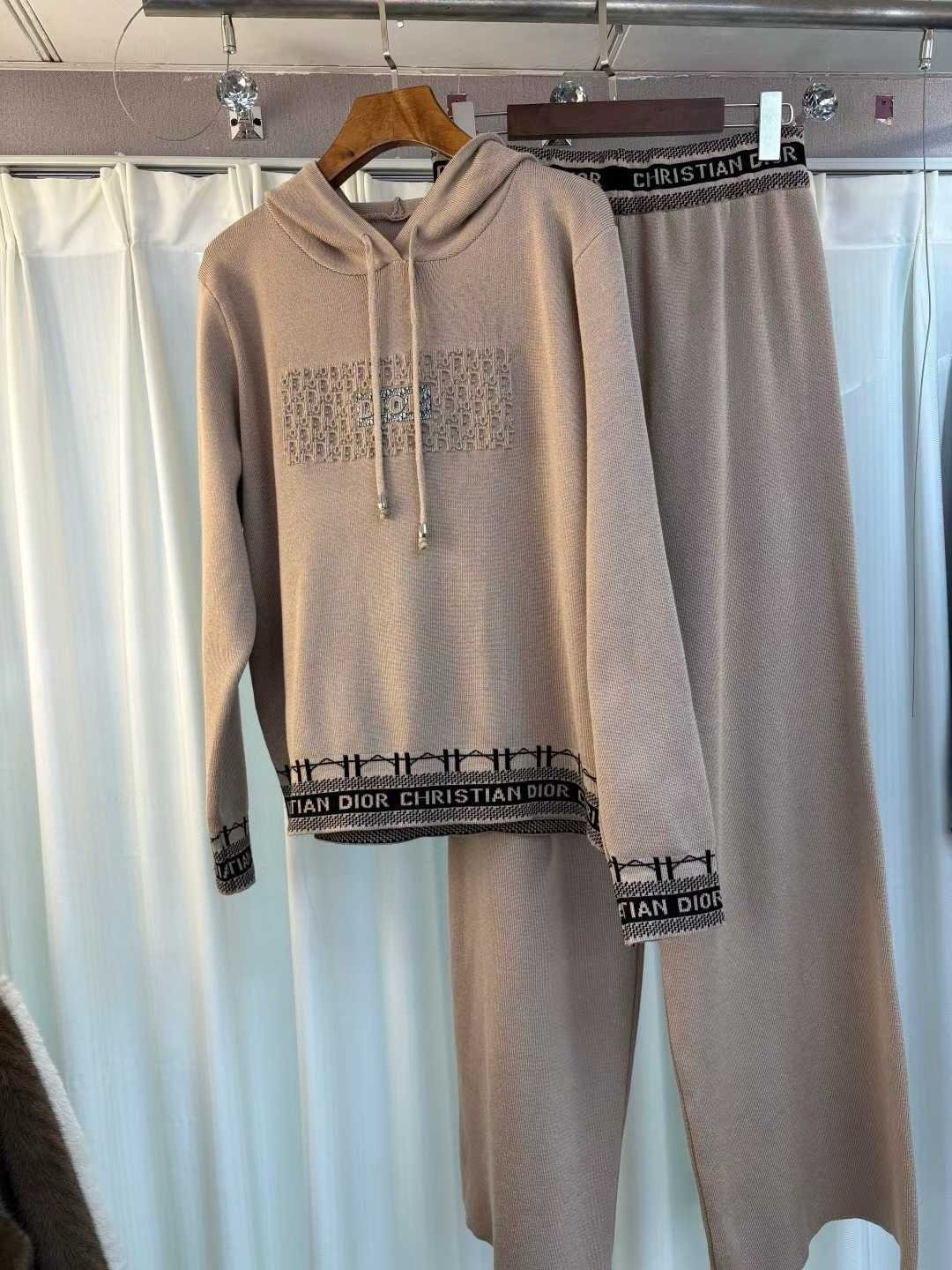 DIOR