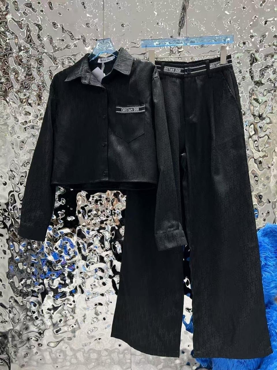 DIOR