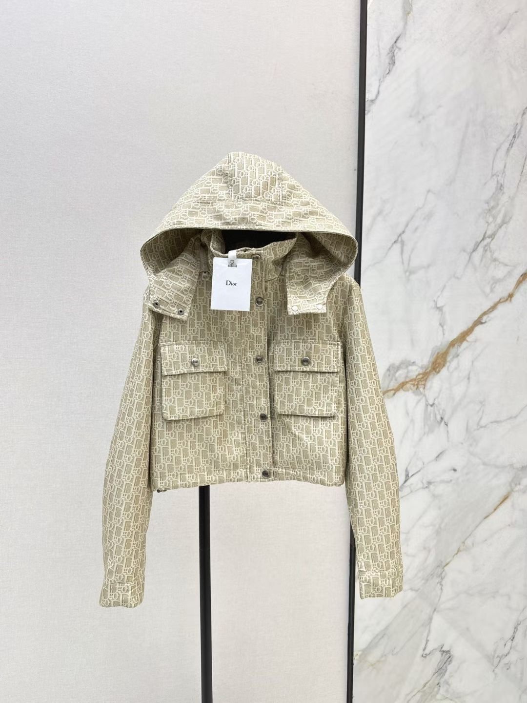 DIOR