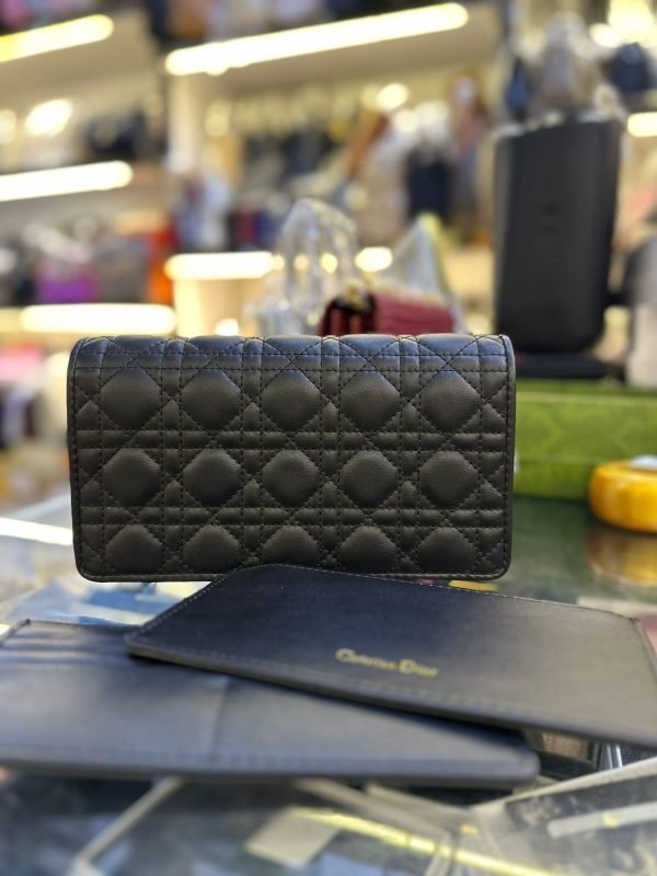 DIOR