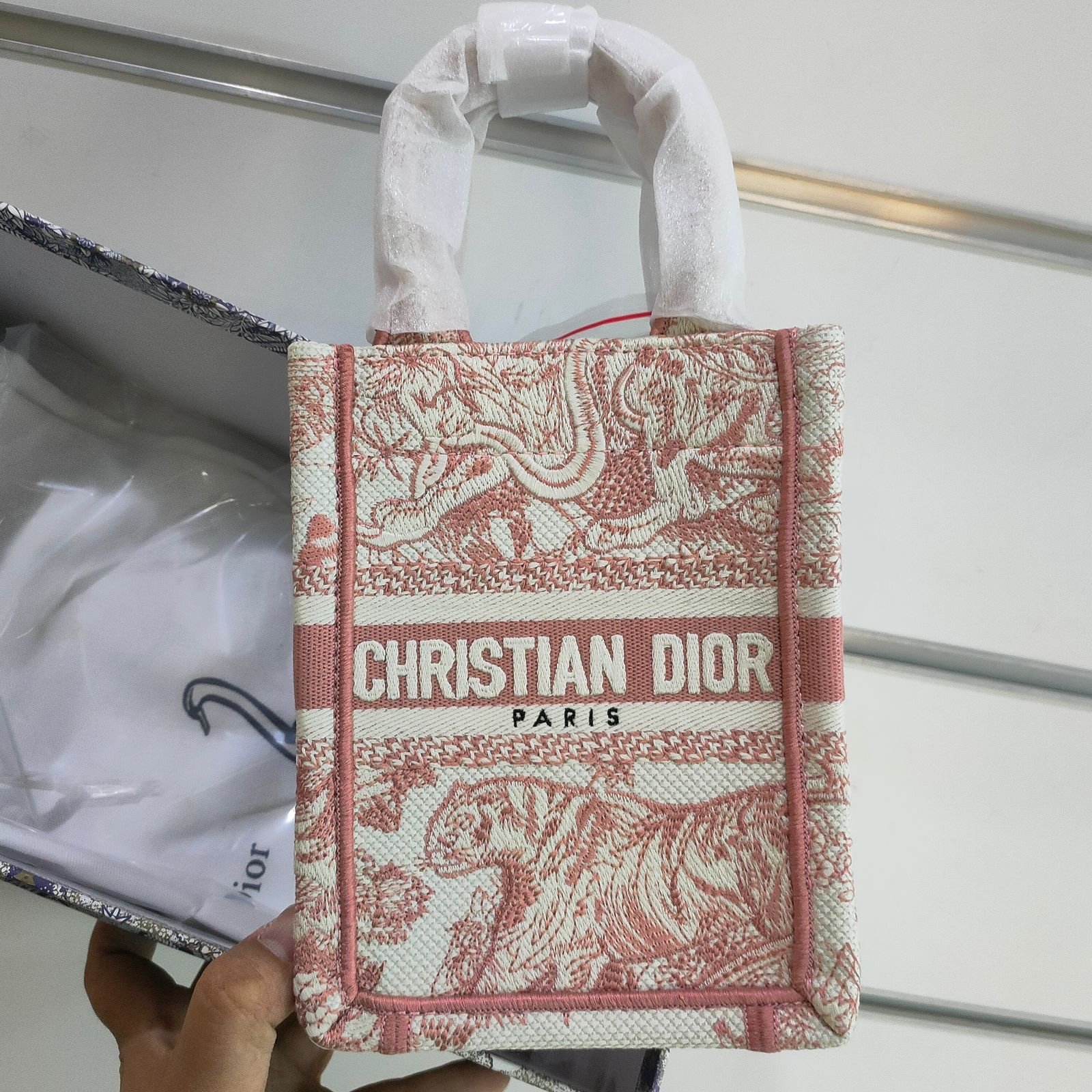 DIOR