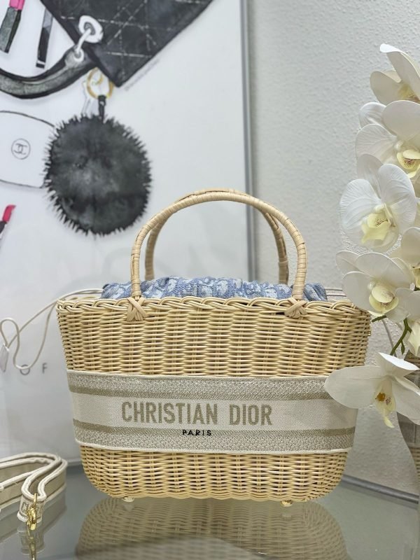DIOR