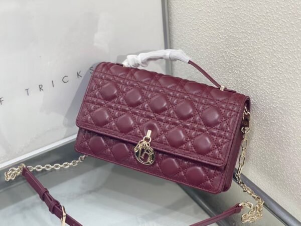 DIOR