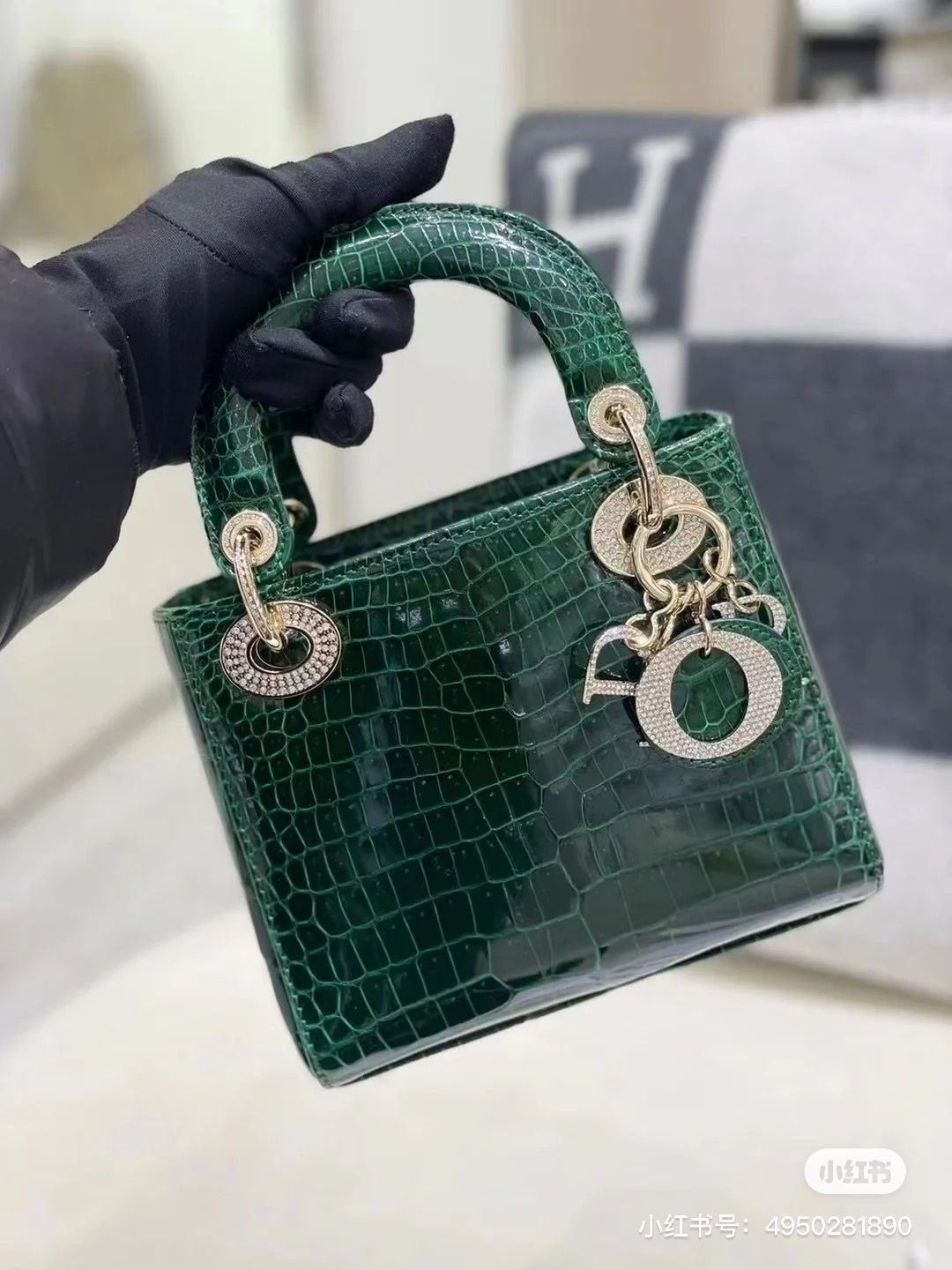 DIOR