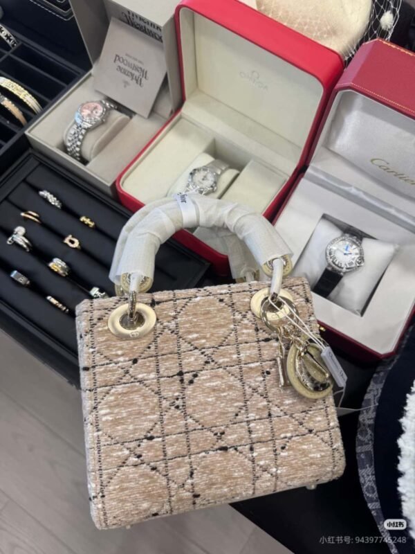 DIOR