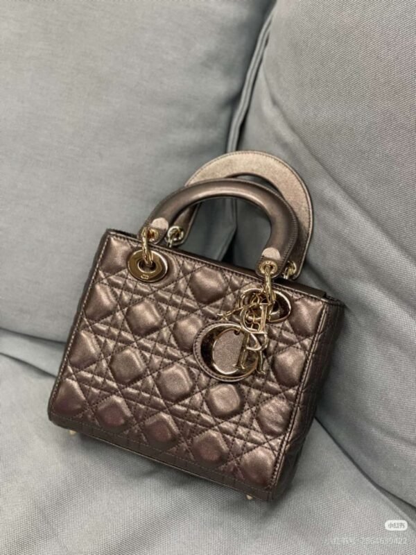 DIOR
