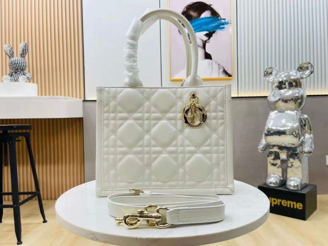 DIOR