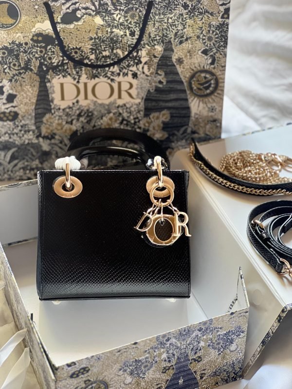 DIOR