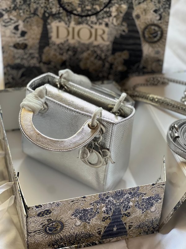 DIOR