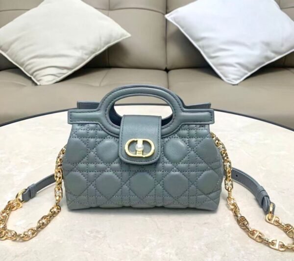 DIOR