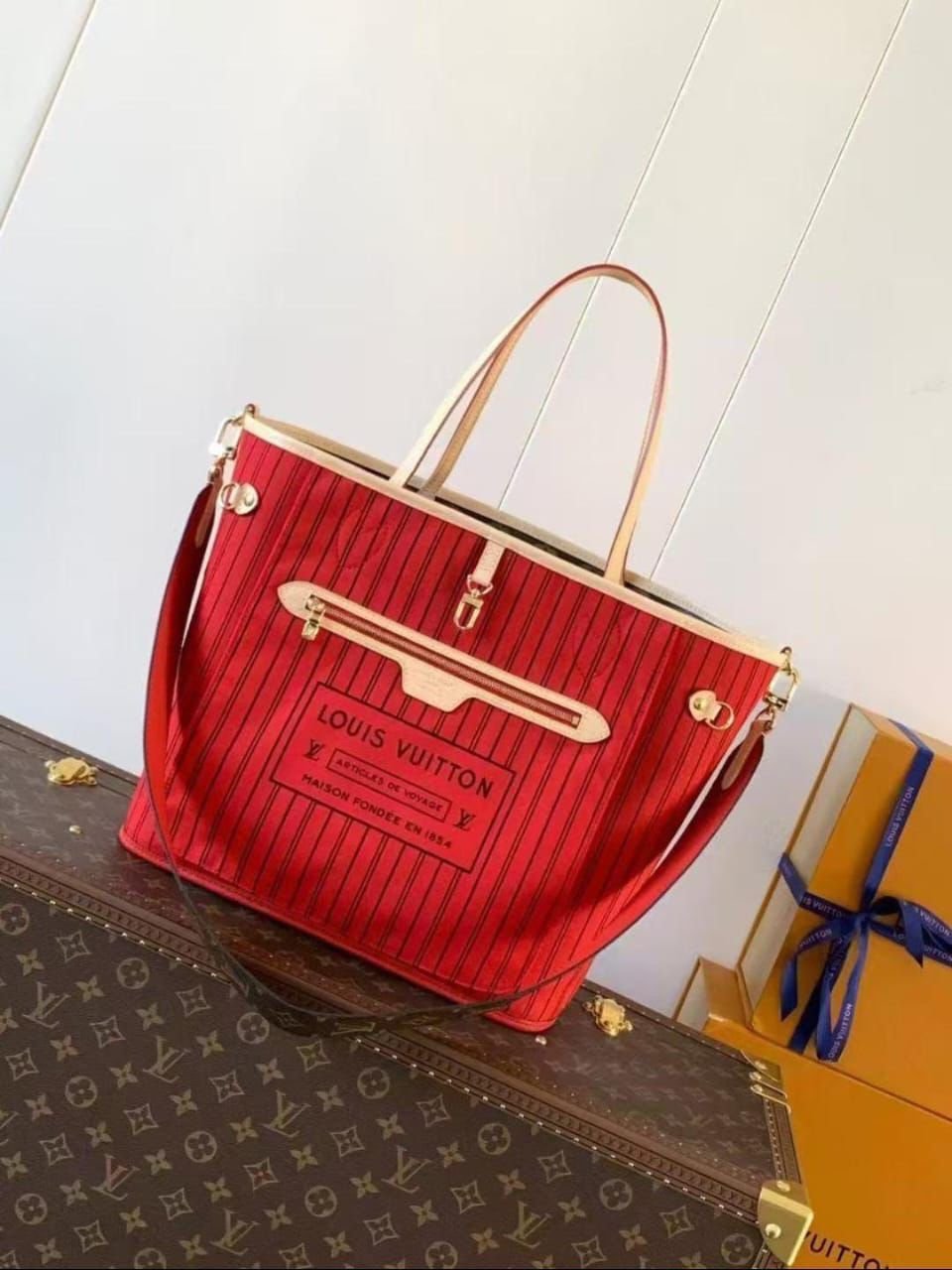 LOUIS VUITTON