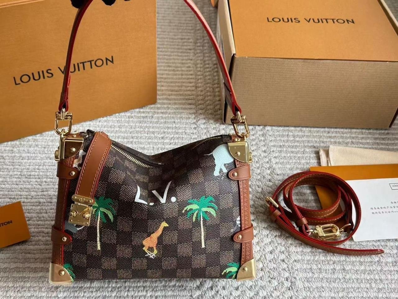 LOUIS VUITTON