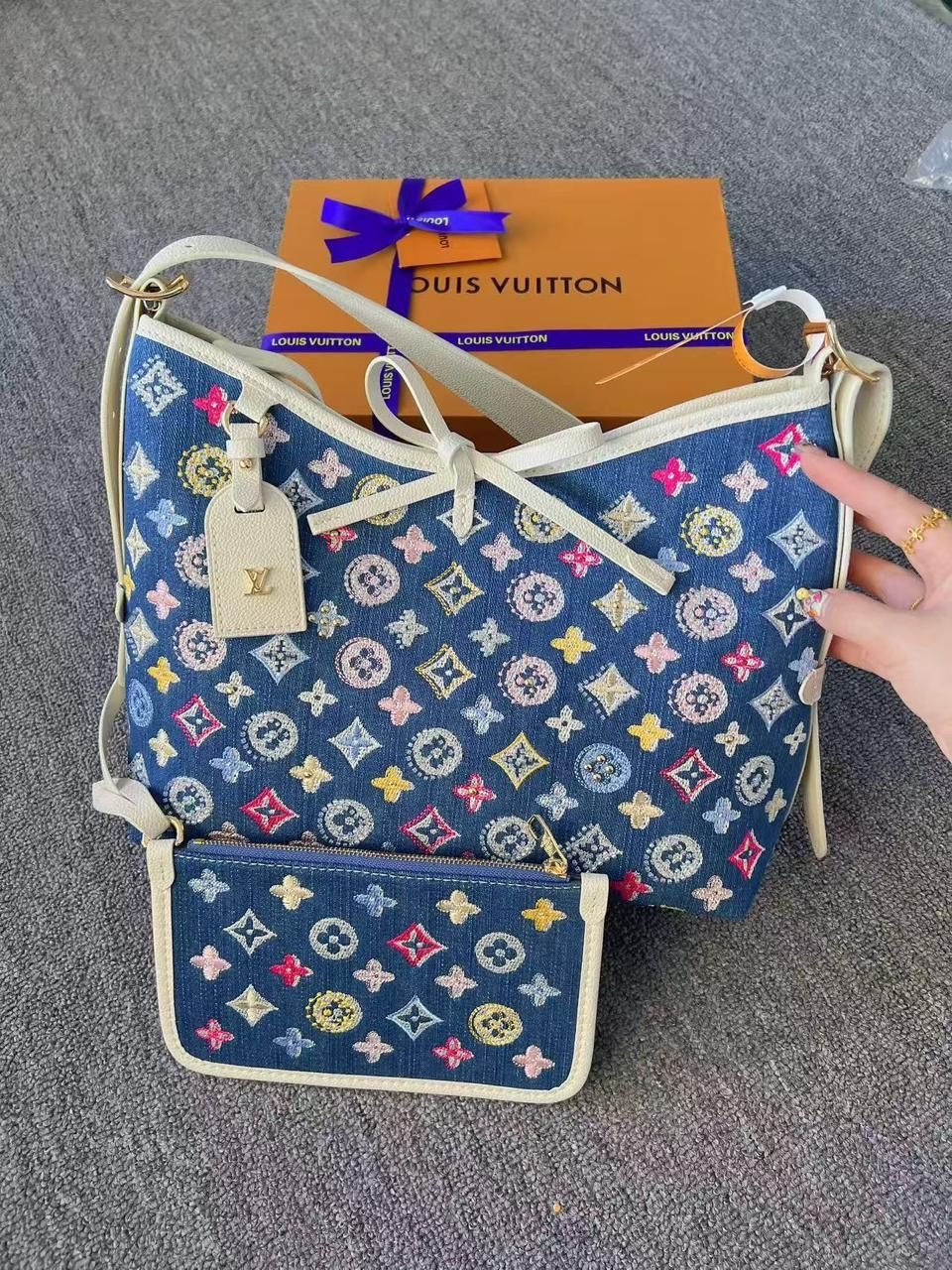 LOUIS VUITTON