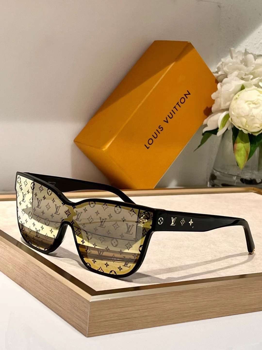 LOUIS VUITTON