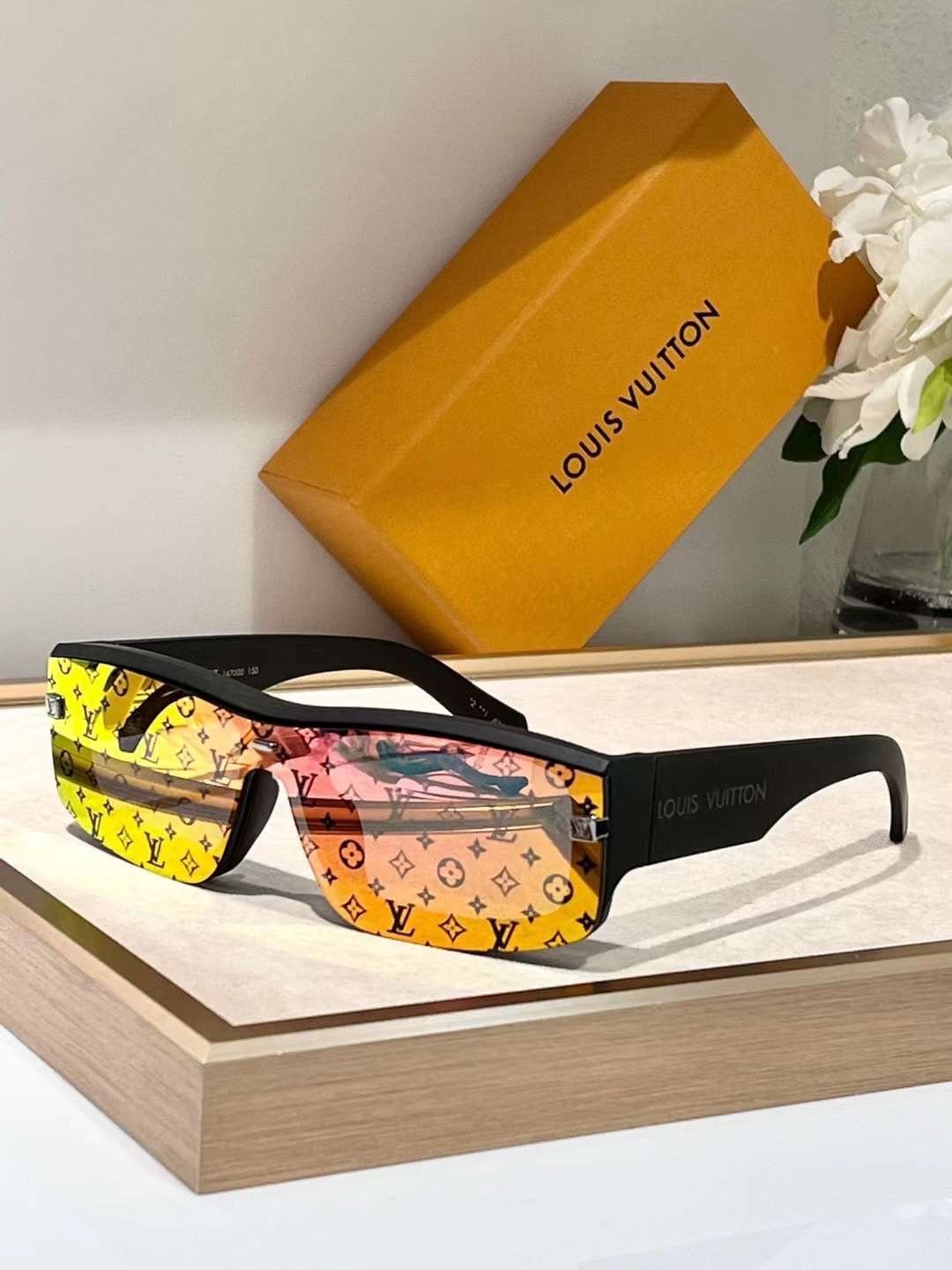 LOUIS VUITTON