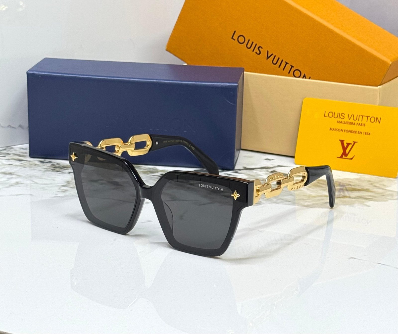 LOUIS VUITTON