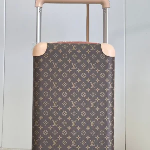 LOUSE VUITTON