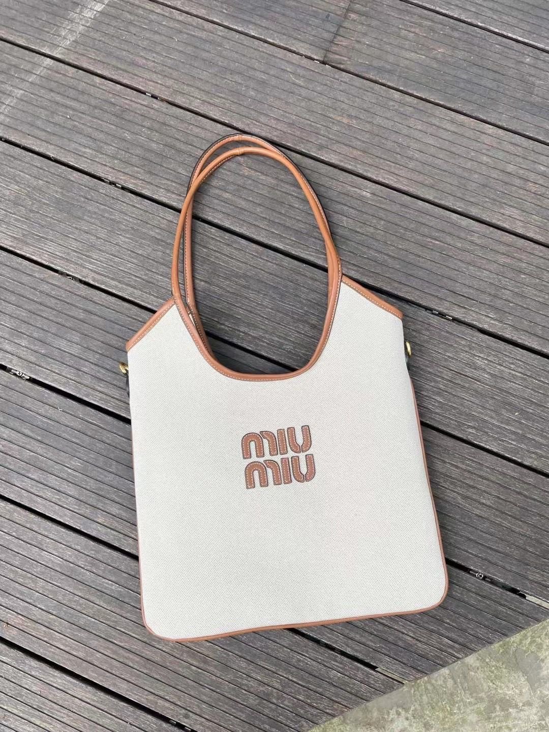 MIU MIU