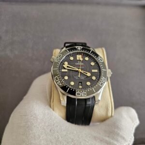 Omega Seamaster Diver 300M James Bond Limited Edition 7007 World Pieces - copywatchesdubai.com