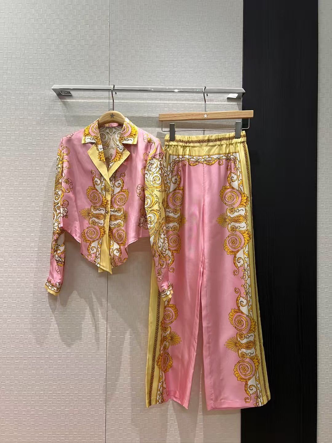 VERSACE